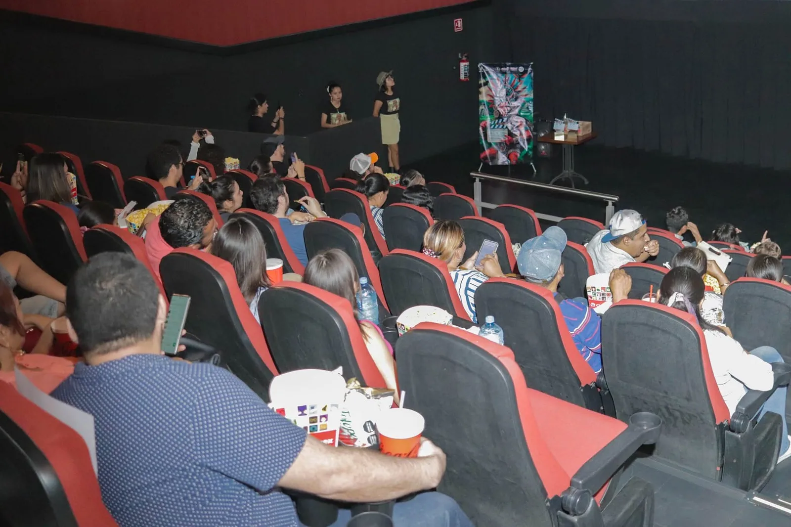 Público reunido en las butacas durante una exhibición de Ah Diablo